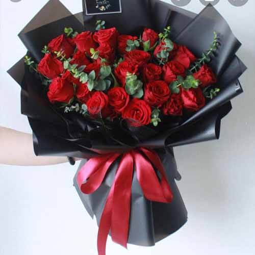 Red Rose Flowers wrapped Bouquet with long stem.